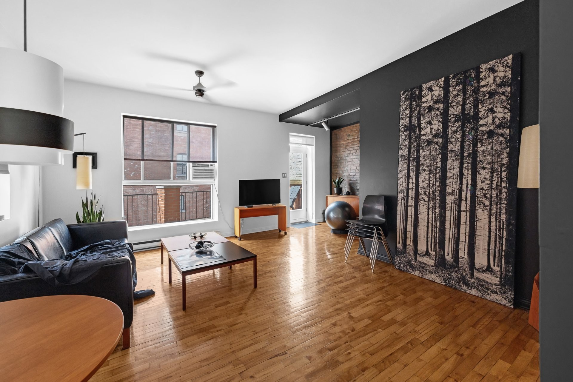 









2071

 - 2075


Boul. St-Laurent

,
Montréal (Ville-Marie),




QC
H2X2T3

