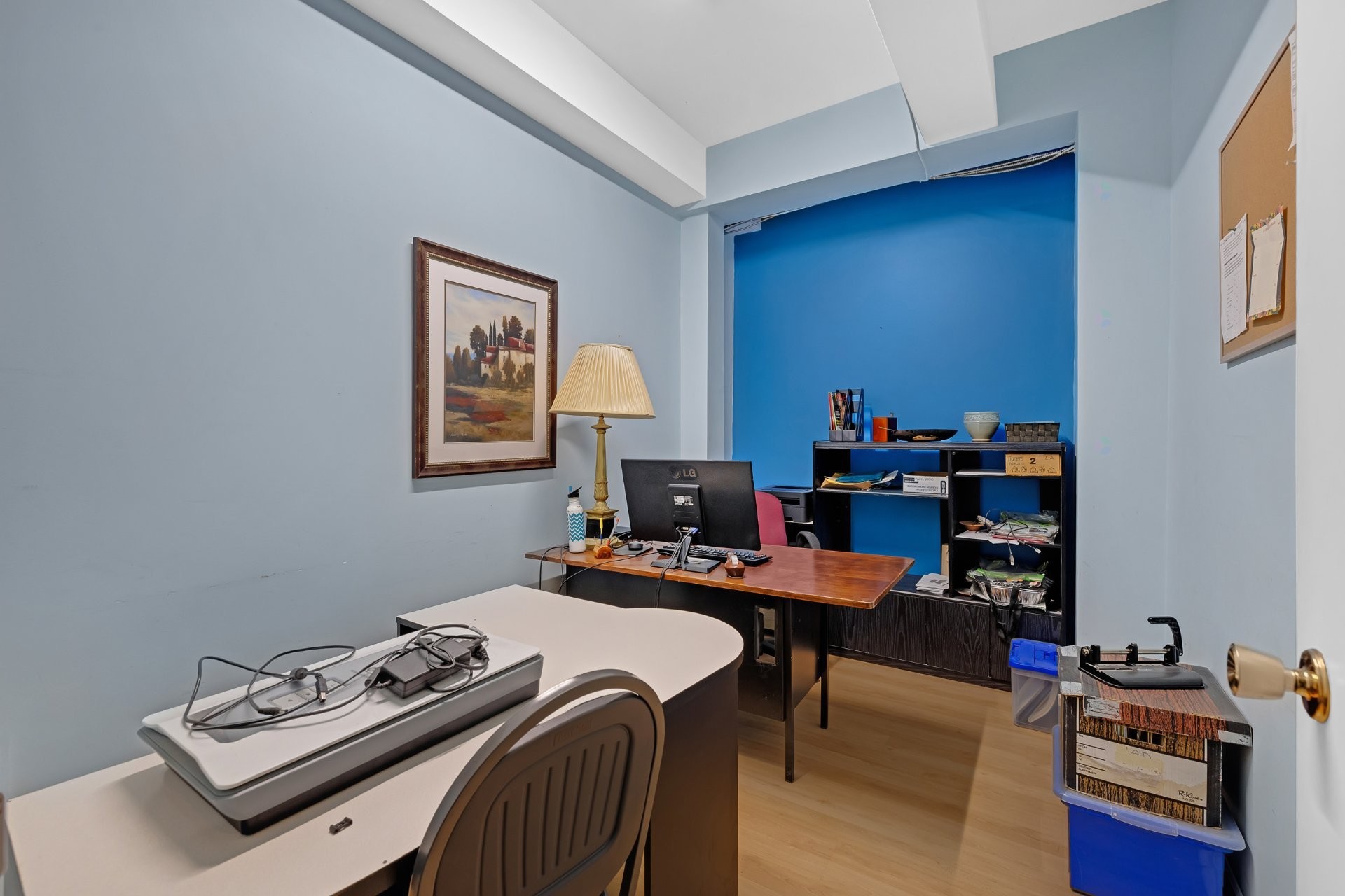 









2071

 - 2075


Boul. St-Laurent

,
Montréal (Ville-Marie),




QC
H2X2T3

