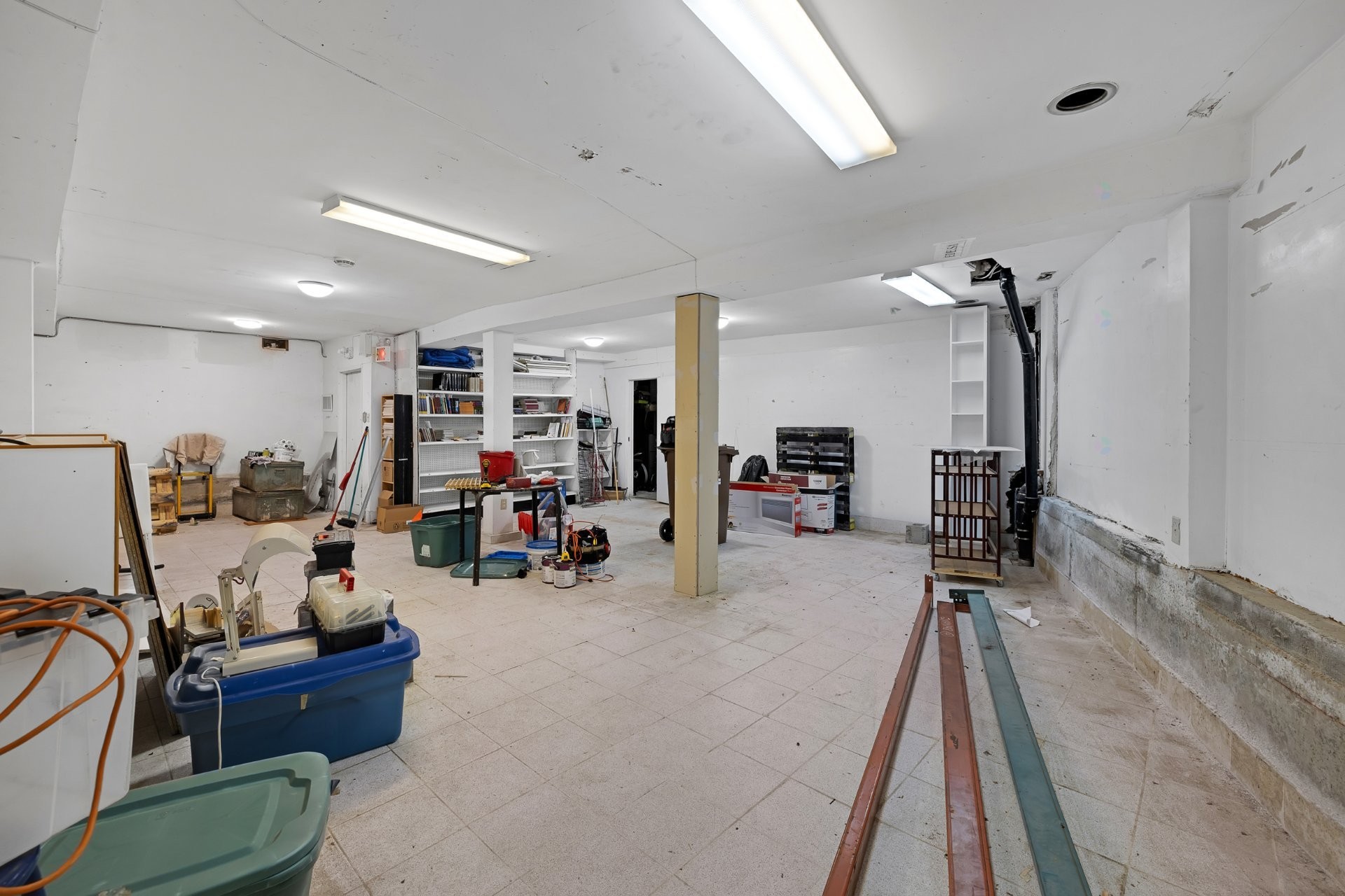 









2071

 - 2075


Boul. St-Laurent

,
Montréal (Ville-Marie),




QC
H2X2T3

