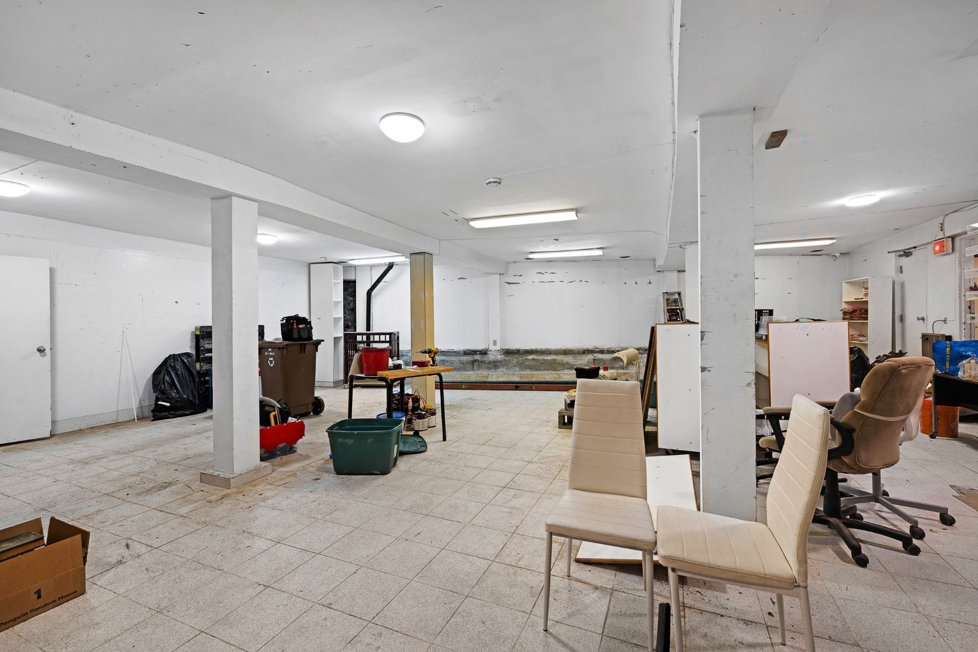 









2071

 - 2075


Boul. St-Laurent

,
Montréal (Ville-Marie),




QC
H2X2T3

