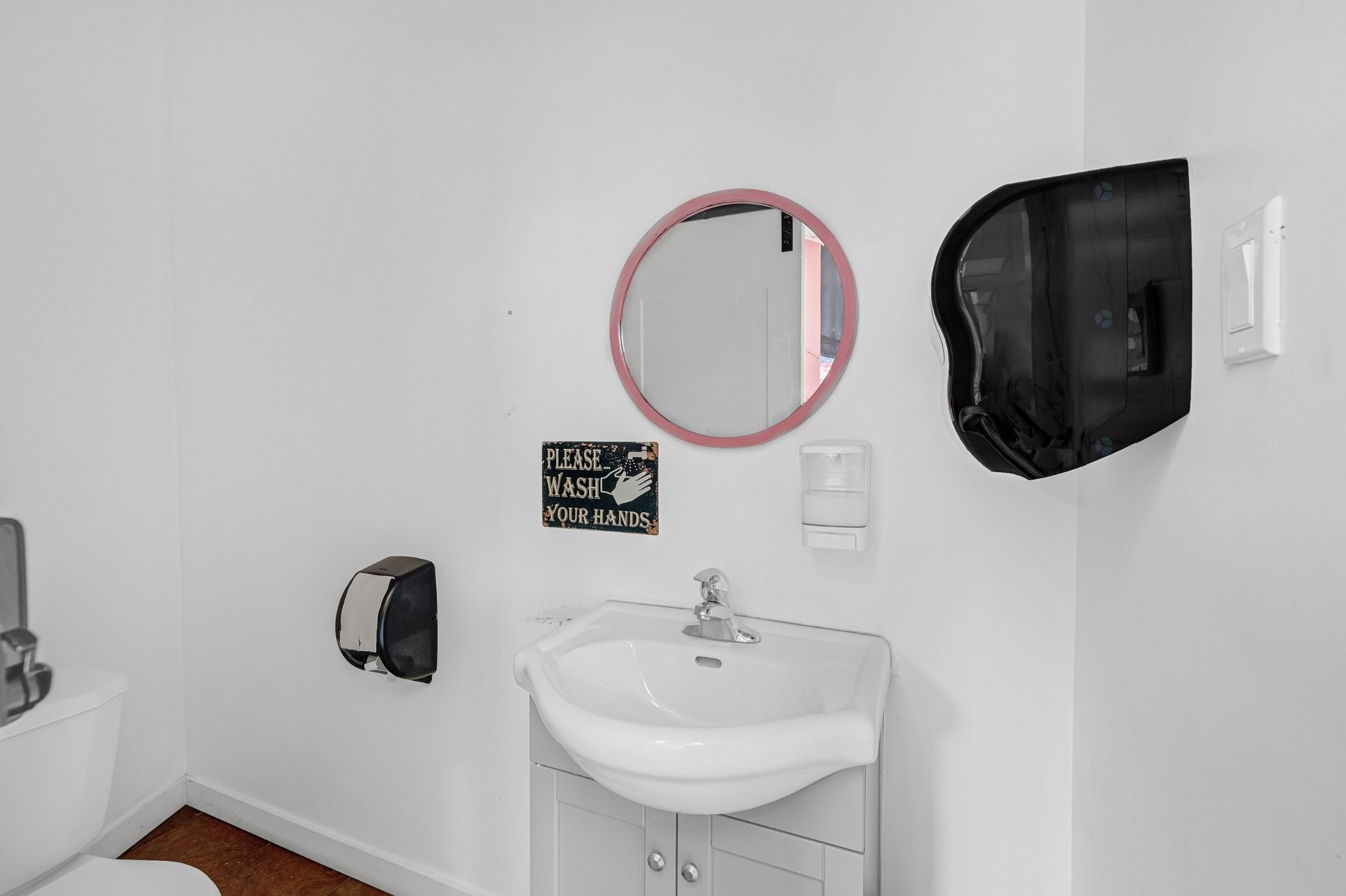 









2071

 - 2075


Boul. St-Laurent

,
Montréal (Ville-Marie),




QC
H2X2T3

