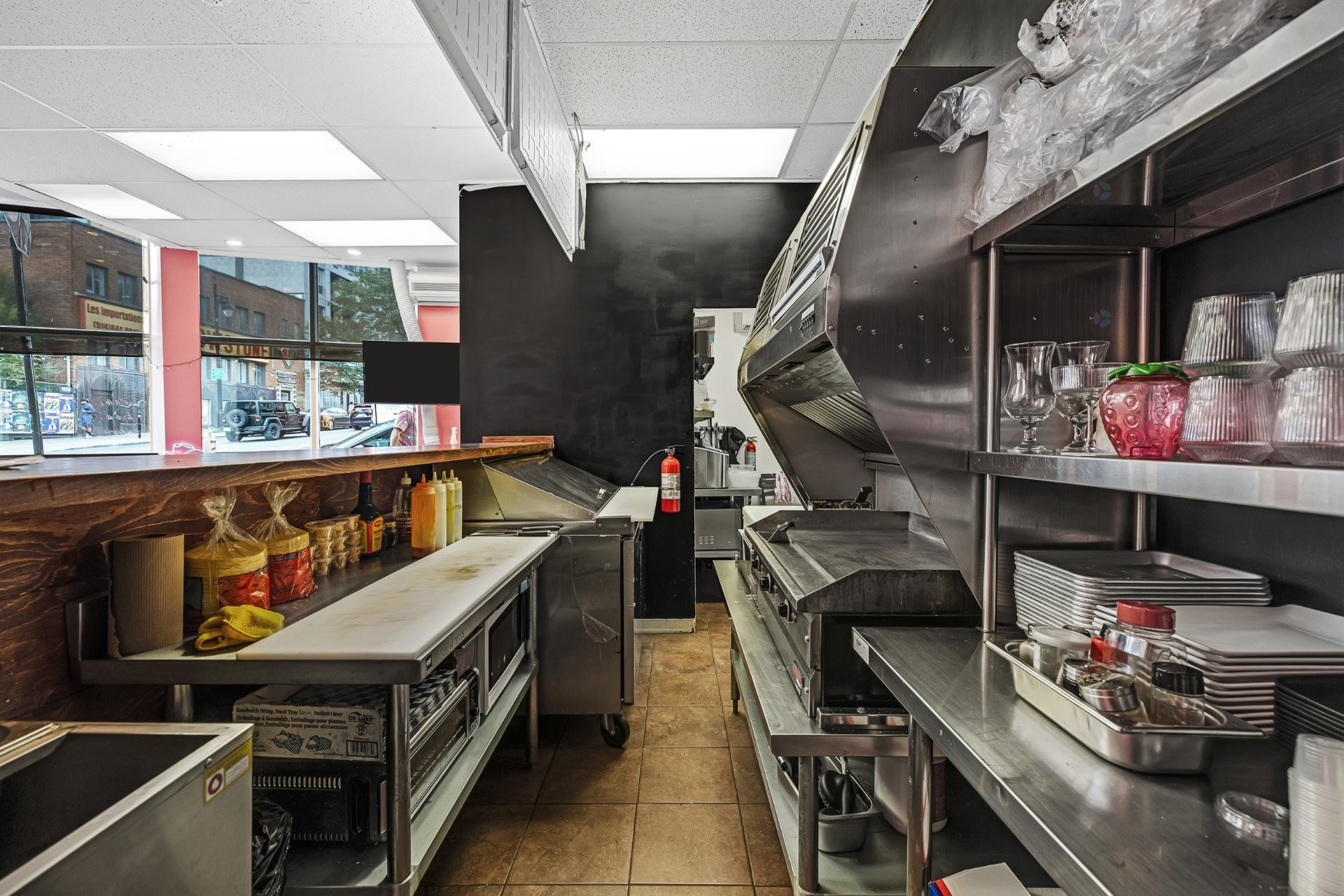 









2071

 - 2075


Boul. St-Laurent

,
Montréal (Ville-Marie),




QC
H2X2T3

