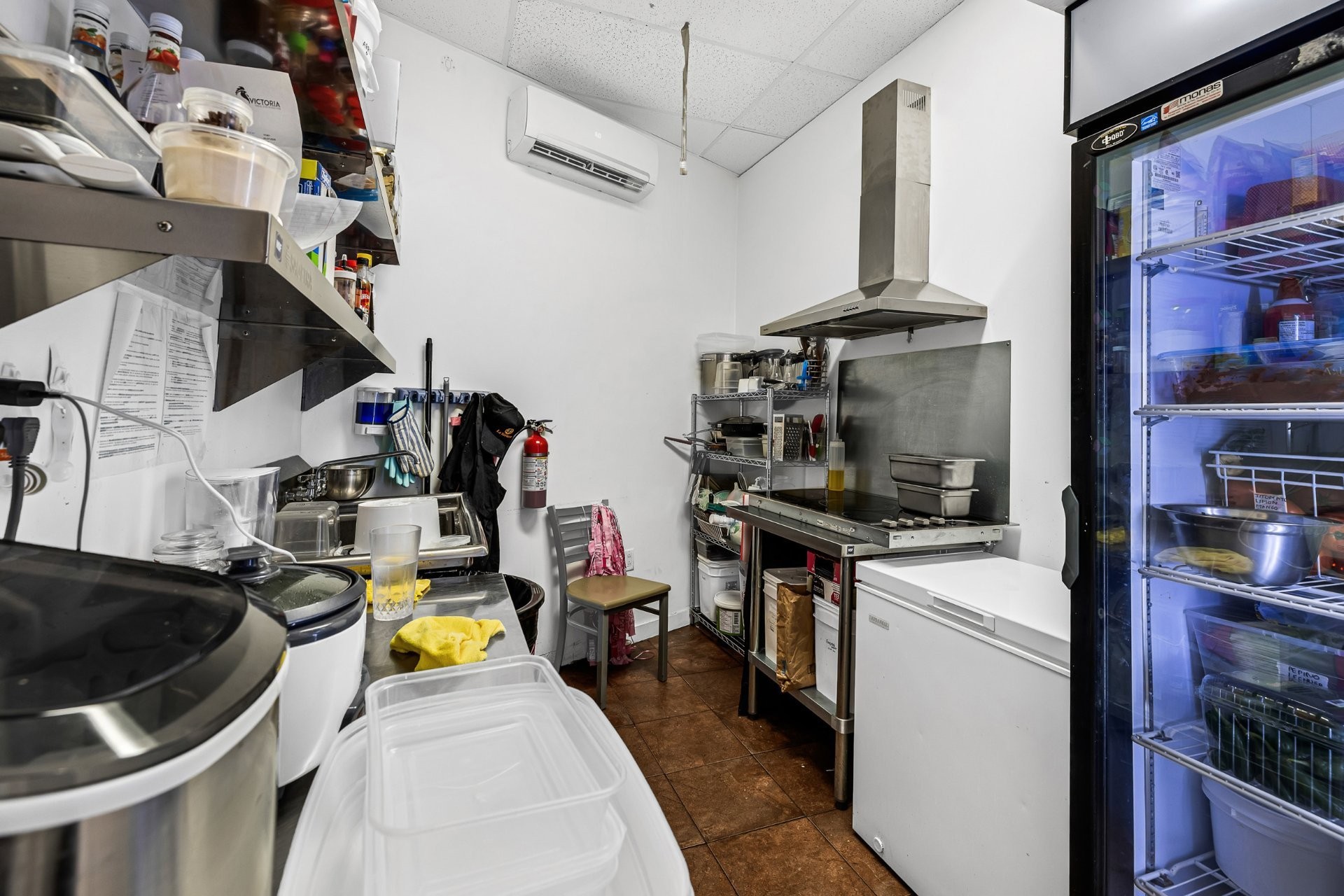 









2071

 - 2075


Boul. St-Laurent

,
Montréal (Ville-Marie),




QC
H2X2T3

