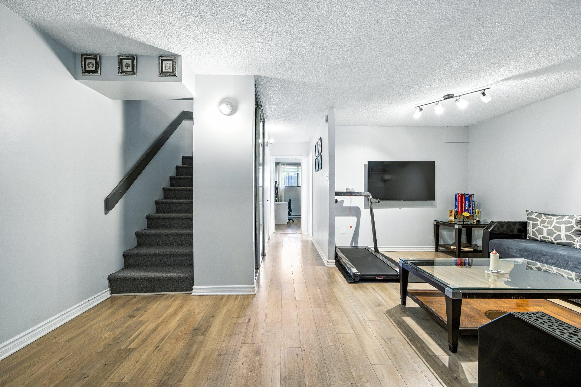 









7241


Av. de l'Alsace

, 102,
Montréal (Anjou),




QC
H1J2K5

