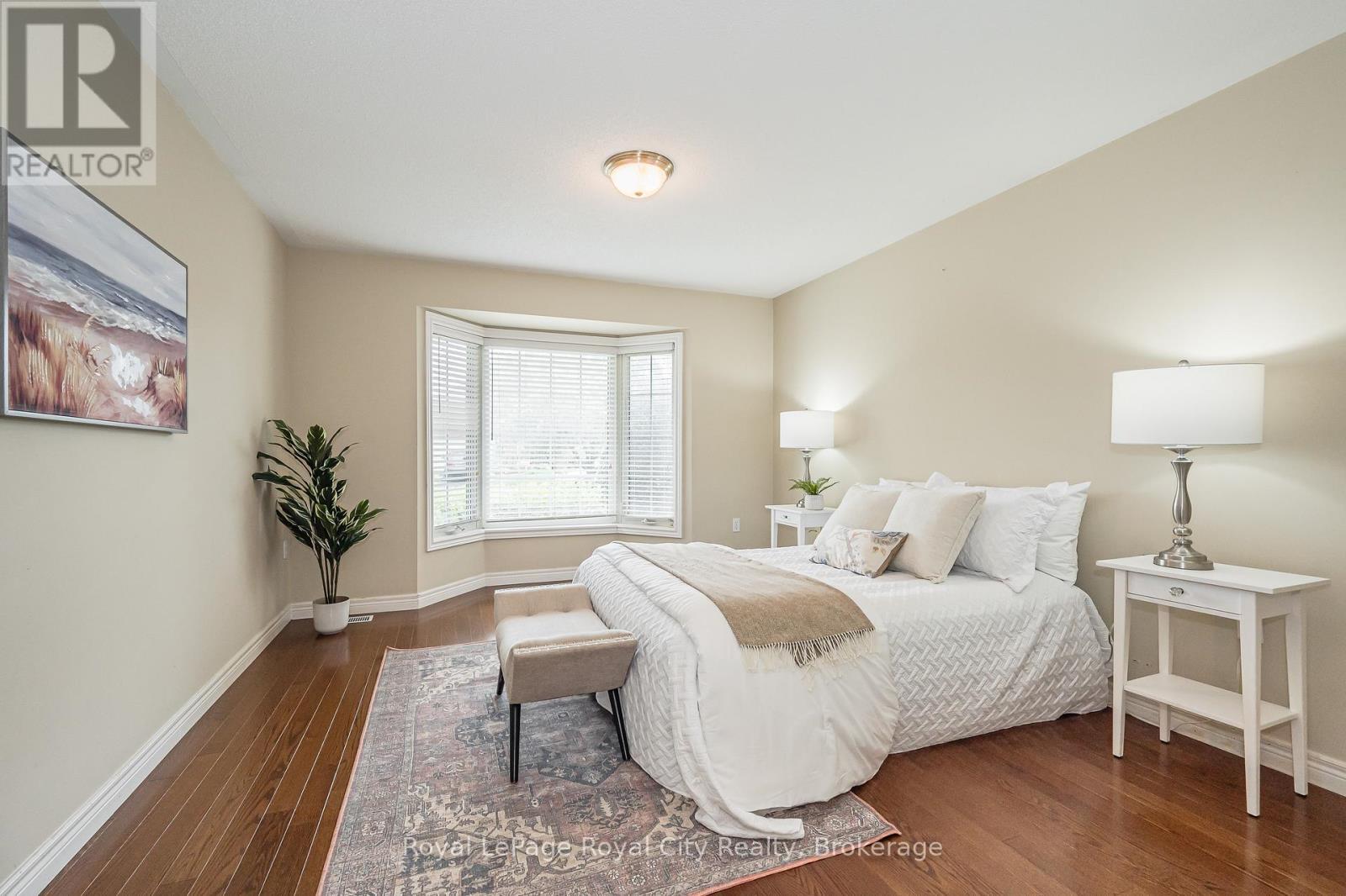 












24 BEECHLAWN BOULEVARD

,
Guelph (Village By The Arboretum),




Ontario
N1G4X7


