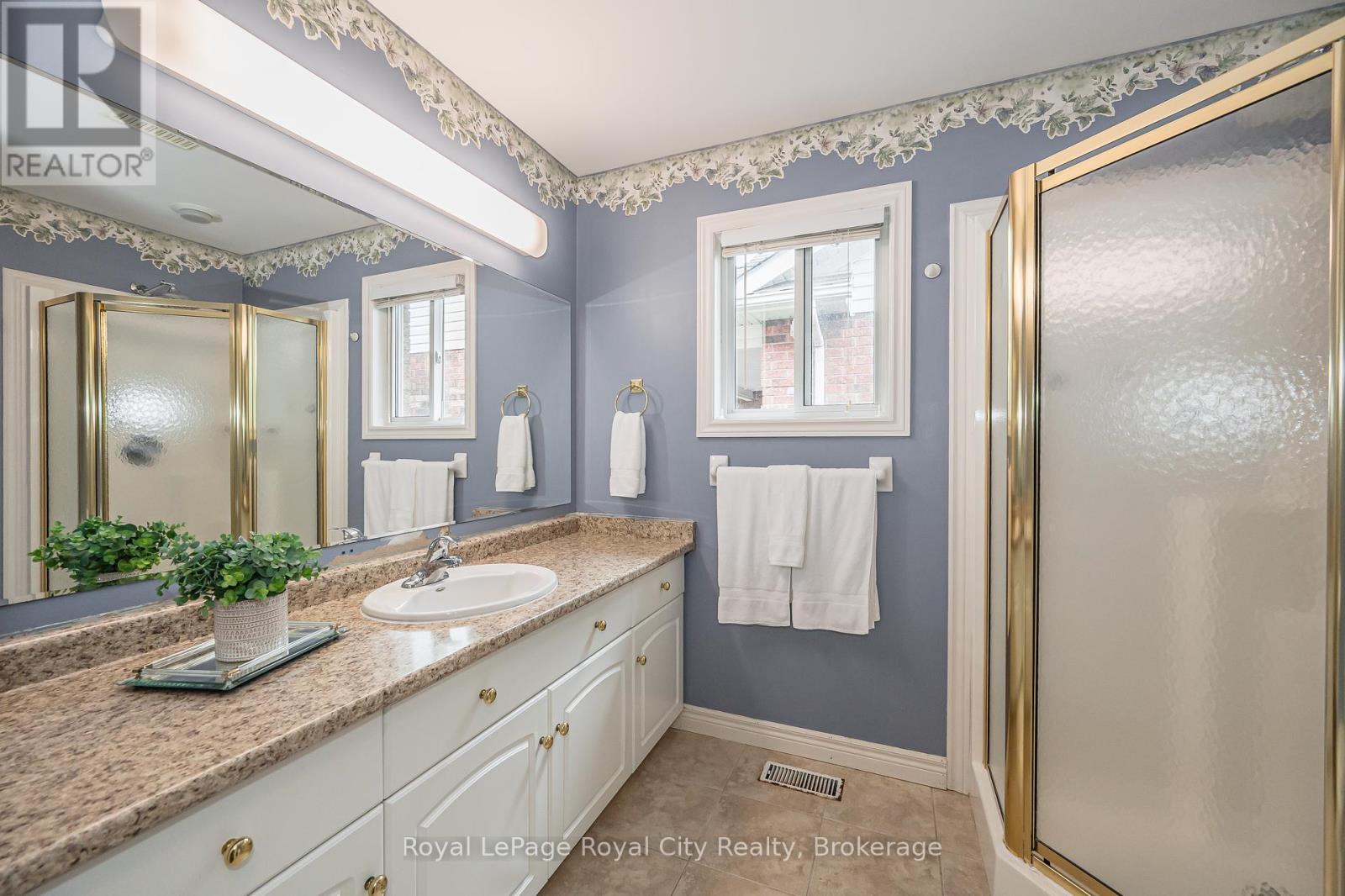 












24 BEECHLAWN BOULEVARD

,
Guelph (Village By The Arboretum),




Ontario
N1G4X7

