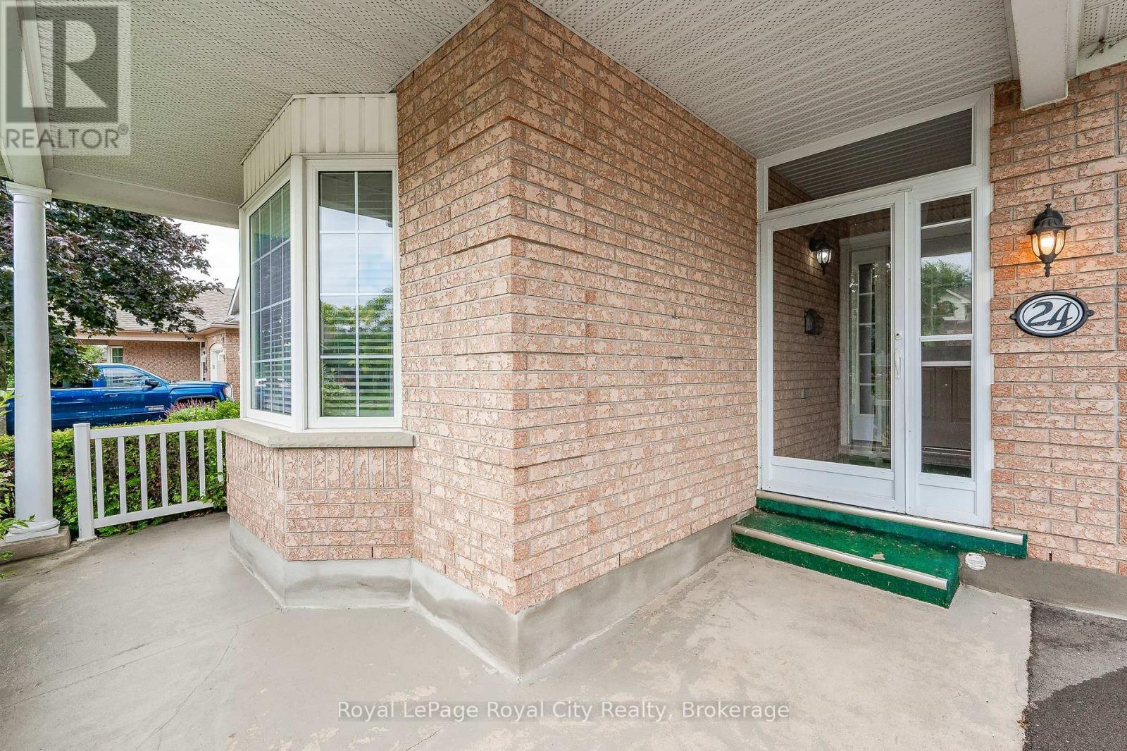 












24 BEECHLAWN BOULEVARD

,
Guelph (Village By The Arboretum),




Ontario
N1G4X7

