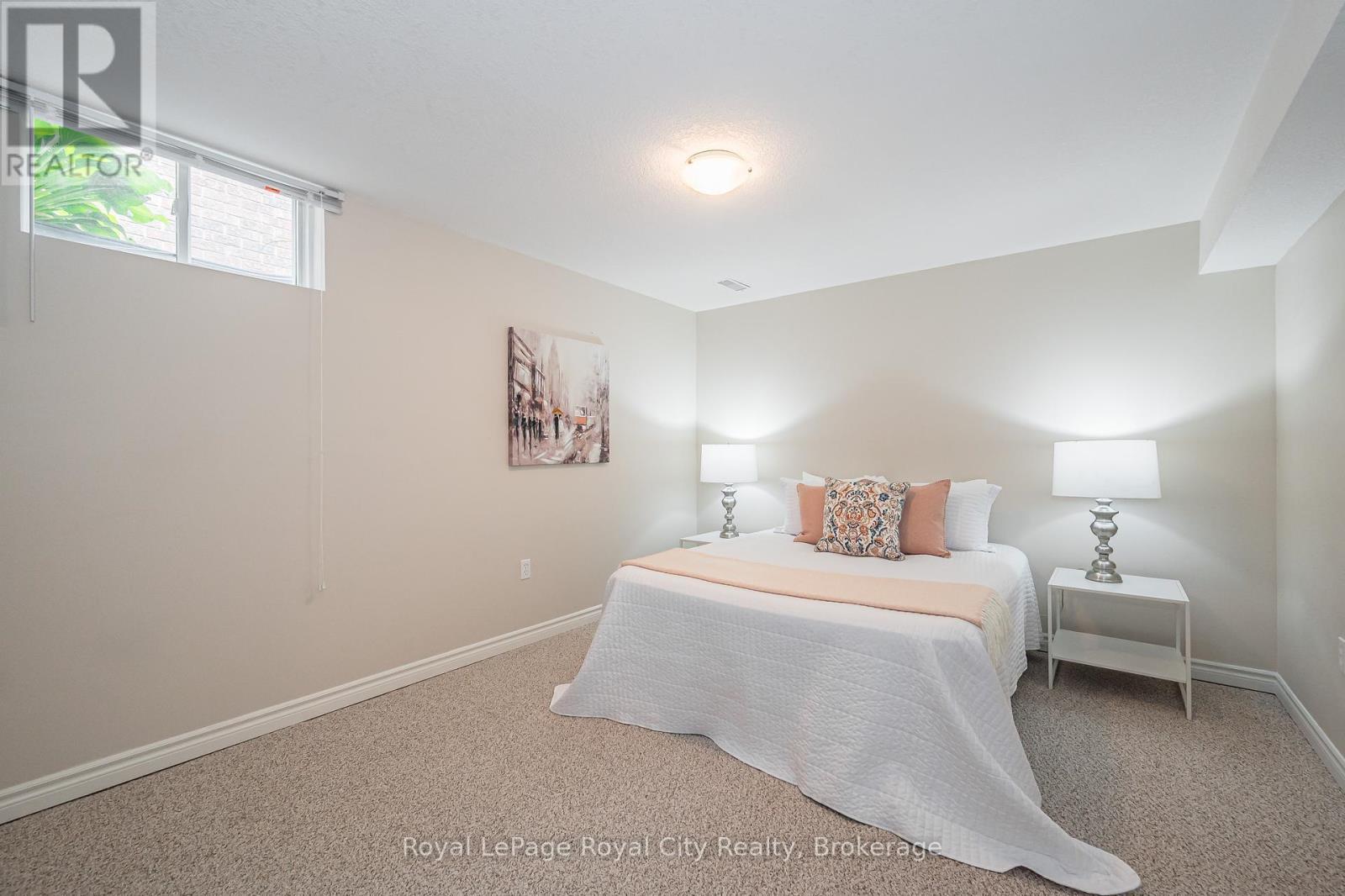 












24 BEECHLAWN BOULEVARD

,
Guelph (Village By The Arboretum),




Ontario
N1G4X7

