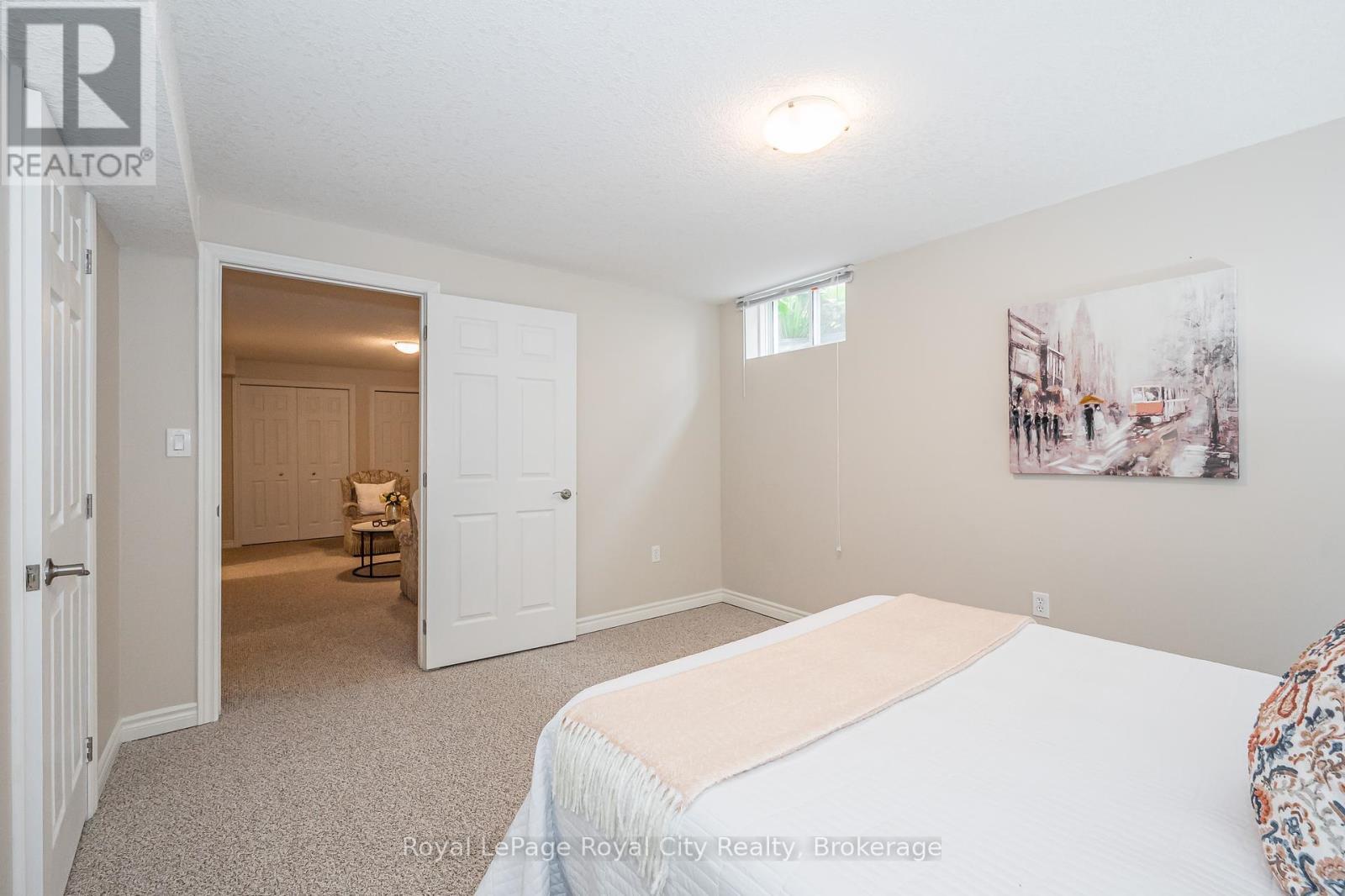 












24 BEECHLAWN BOULEVARD

,
Guelph (Village By The Arboretum),




Ontario
N1G4X7

