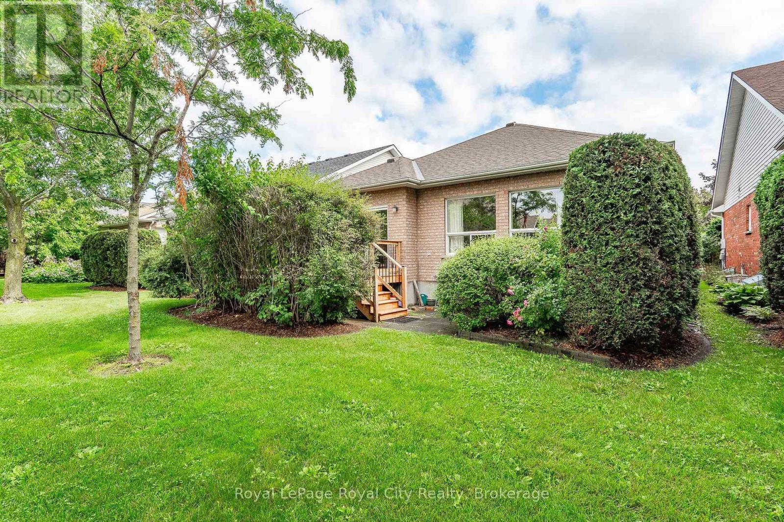 












24 BEECHLAWN BOULEVARD

,
Guelph (Village By The Arboretum),




Ontario
N1G4X7

