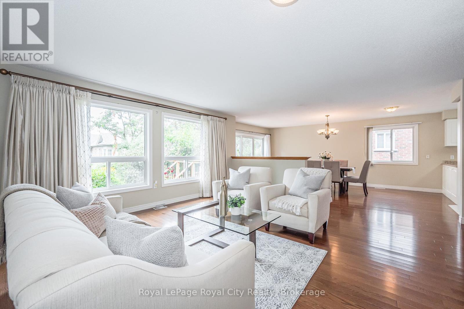 












24 BEECHLAWN BOULEVARD

,
Guelph (Village By The Arboretum),




Ontario
N1G4X7

