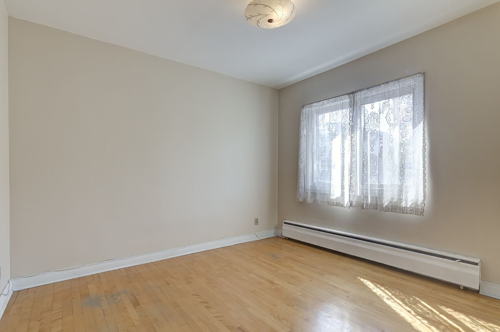 









9040

 - 9042


Rue De Forbin-Janson

,
Montréal (Mercier/Hochelaga-Maisonneuve),




QC
H1K2L3


