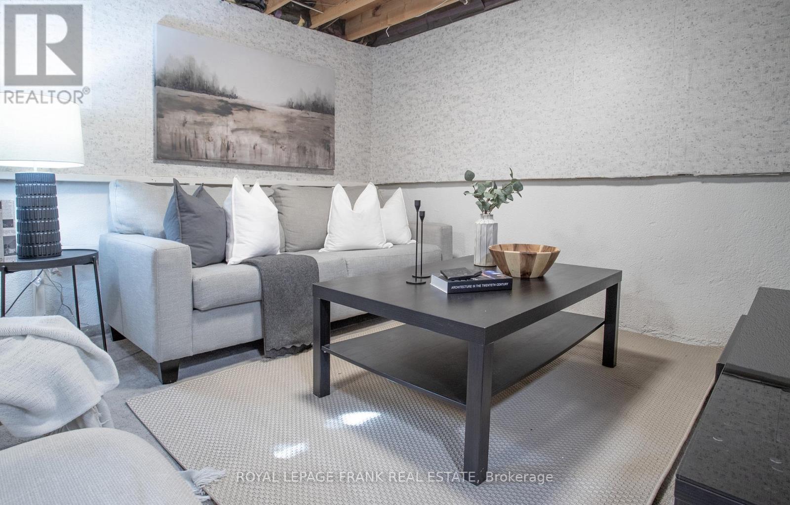 












9 - 1055 CENTRAL PARK BOULEVARD N

,
Oshawa (Centennial),




Ontario
L1G7M4

