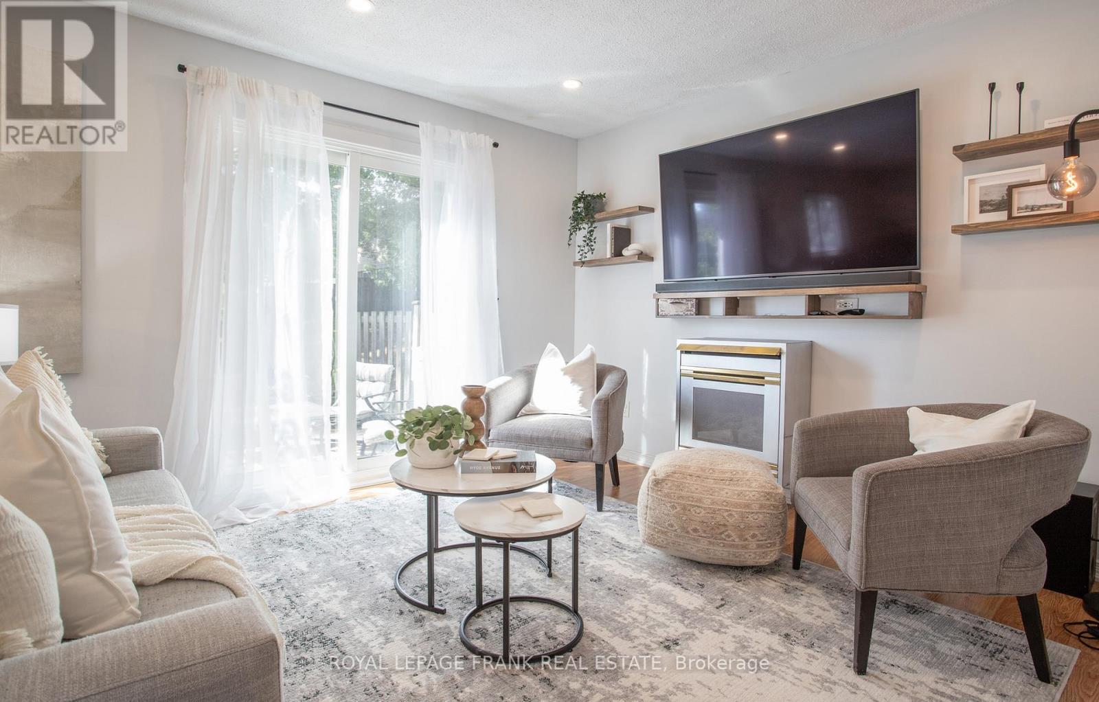 












9 - 1055 CENTRAL PARK BOULEVARD N

,
Oshawa (Centennial),




Ontario
L1G7M4

