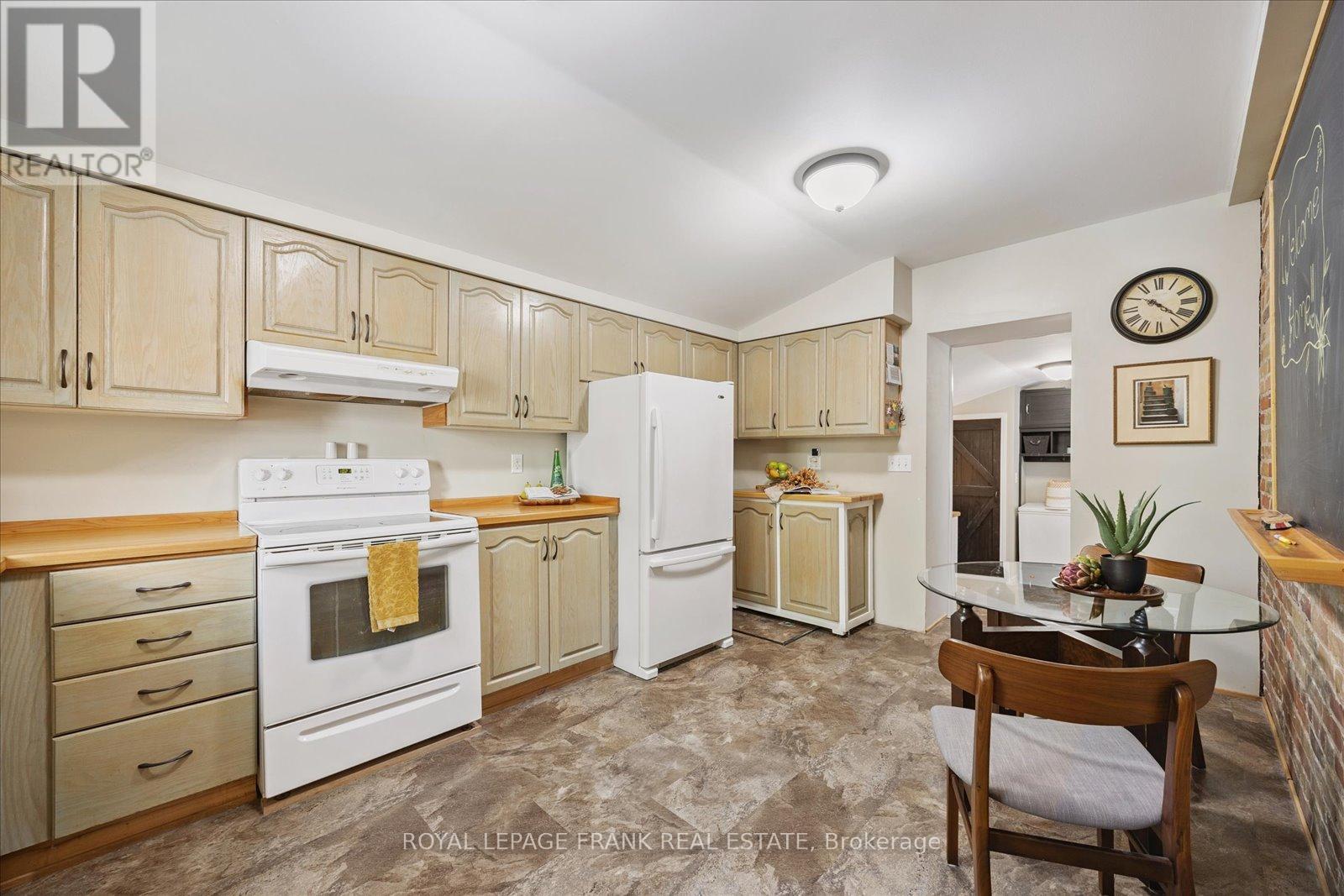 












29 RIDOUT STREET

,
Kawartha Lakes (Lindsay),




Ontario
K9V2B4

