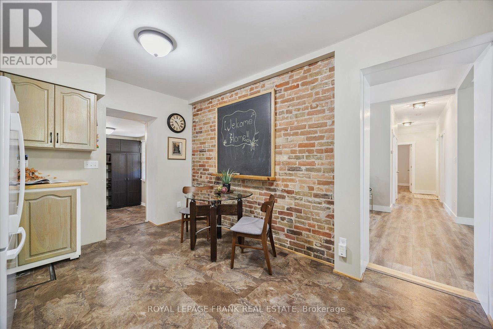 












29 RIDOUT STREET

,
Kawartha Lakes (Lindsay),




Ontario
K9V2B4

