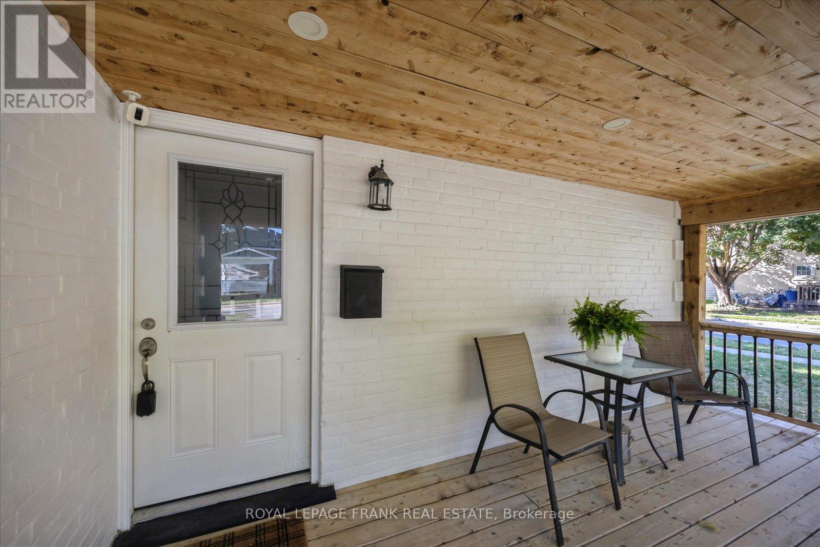 












29 RIDOUT STREET

,
Kawartha Lakes (Lindsay),




Ontario
K9V2B4

