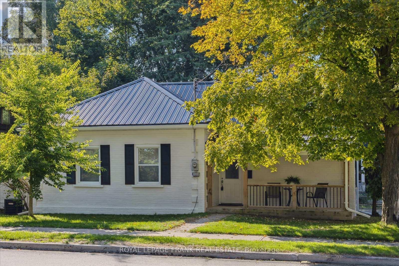 












29 RIDOUT STREET

,
Kawartha Lakes (Lindsay),




Ontario
K9V2B4


