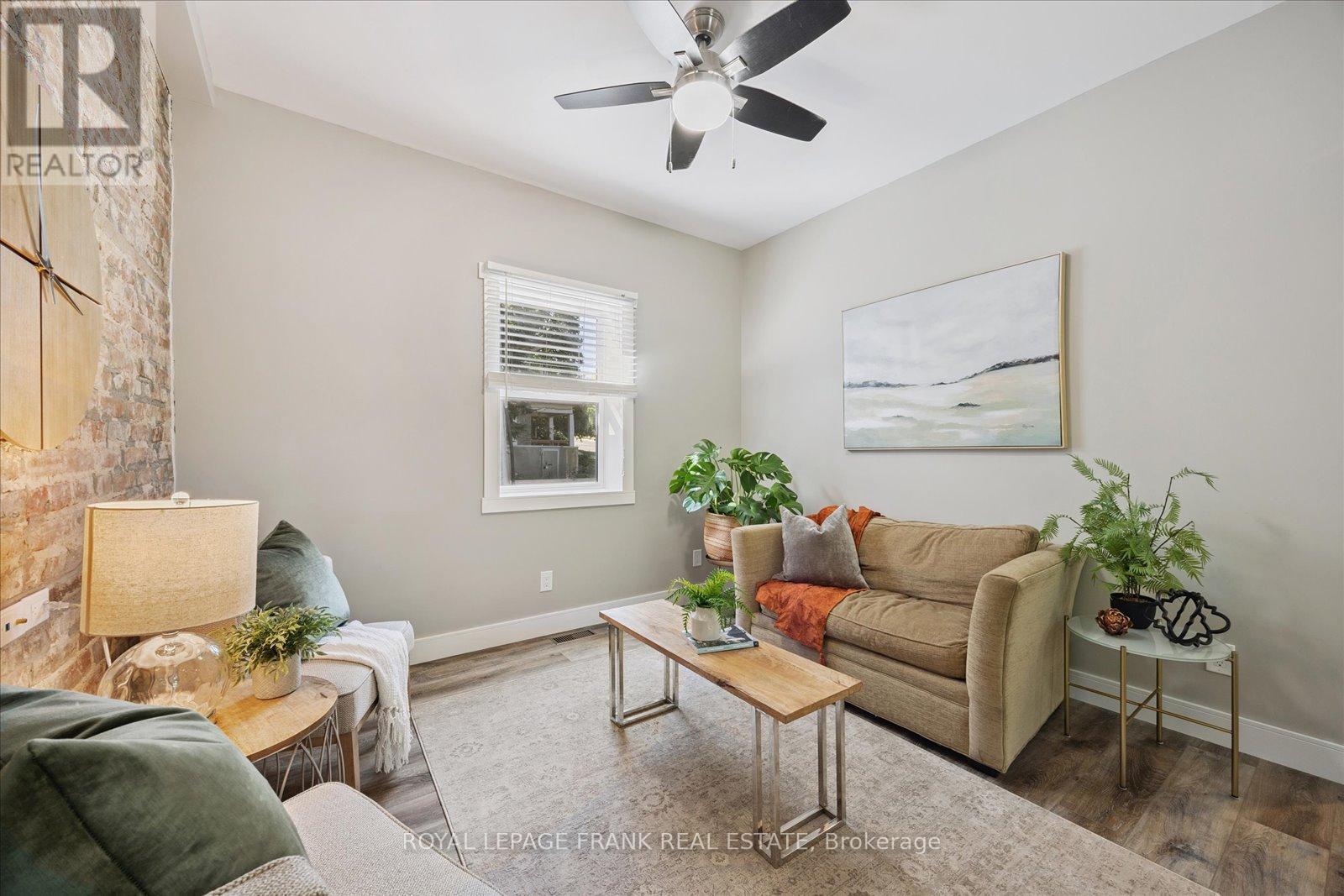 












29 RIDOUT STREET

,
Kawartha Lakes (Lindsay),




Ontario
K9V2B4

