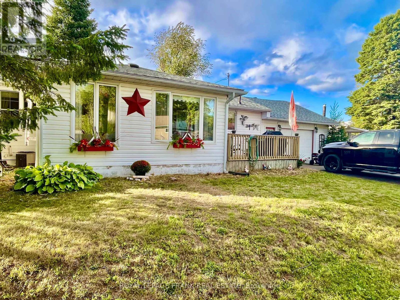 












26 LARCH STREET

,
Highlands East (Bicroft Ward),




Ontario
K0L1M0

