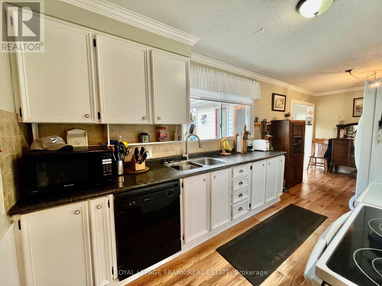 












26 LARCH STREET

,
Highlands East (Bicroft Ward),




Ontario
K0L1M0

