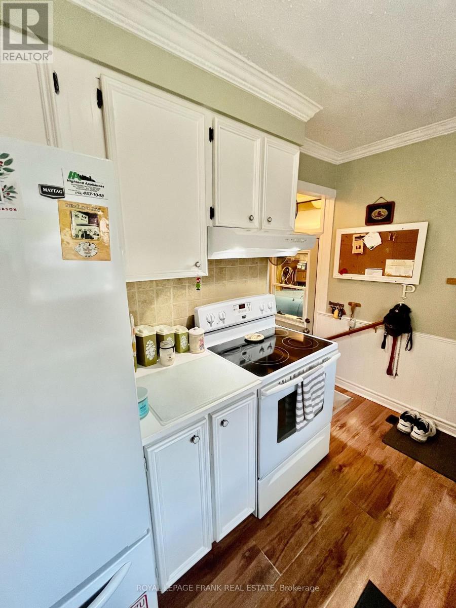 












26 LARCH STREET

,
Highlands East (Bicroft Ward),




Ontario
K0L1M0

