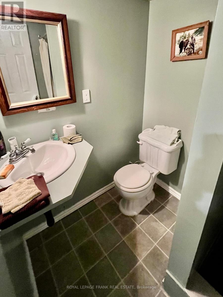 












26 LARCH STREET

,
Highlands East (Bicroft Ward),




Ontario
K0L1M0

