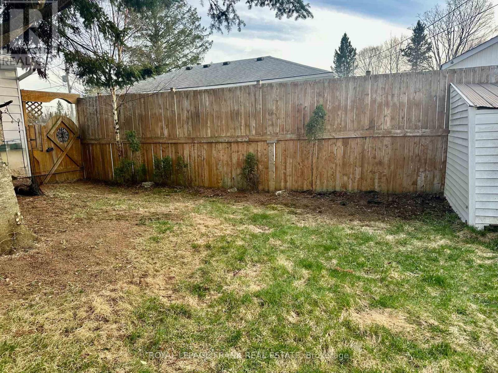 












26 LARCH STREET

,
Highlands East (Bicroft Ward),




Ontario
K0L1M0

