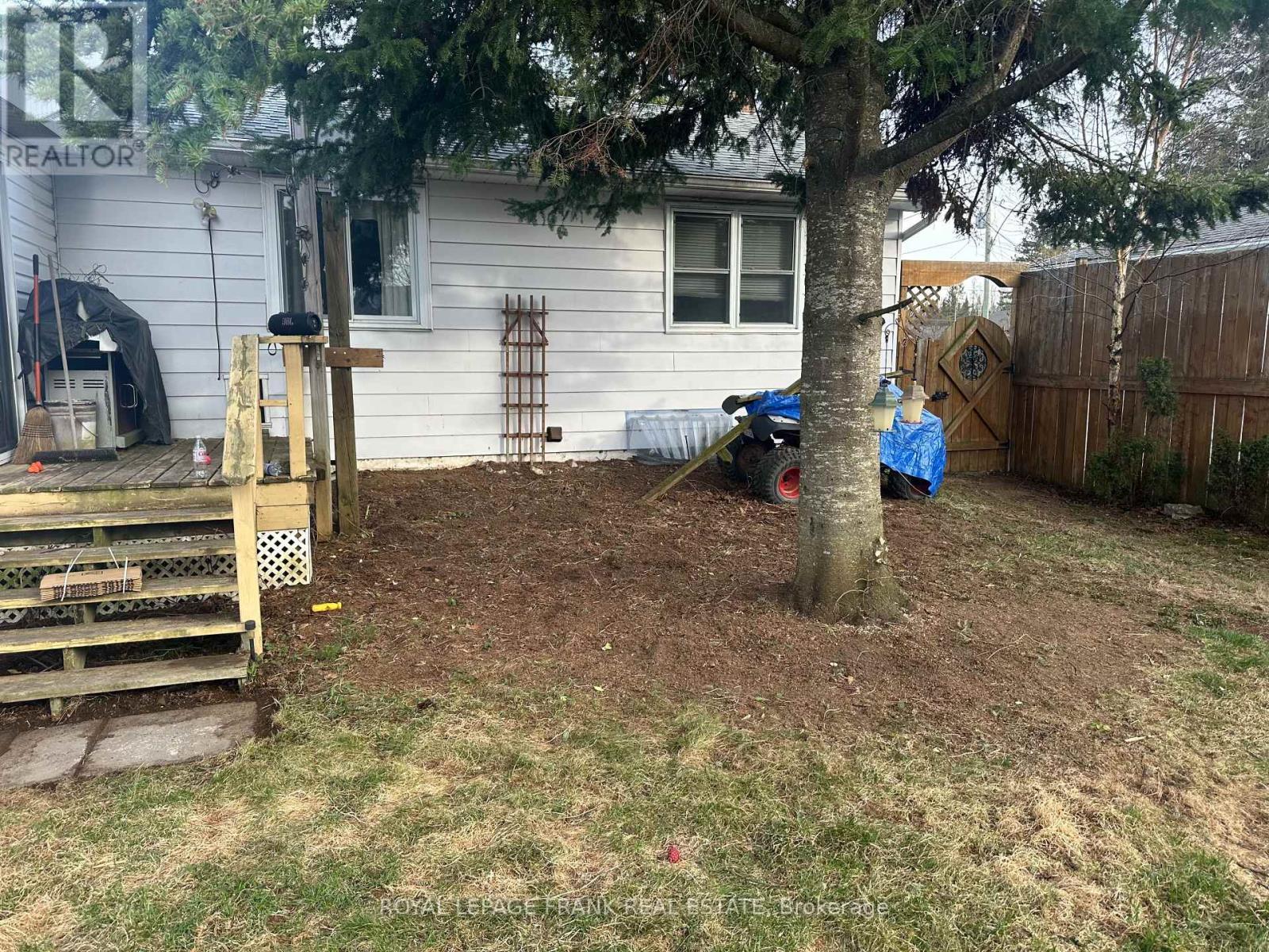 












26 LARCH STREET

,
Highlands East (Bicroft Ward),




Ontario
K0L1M0

