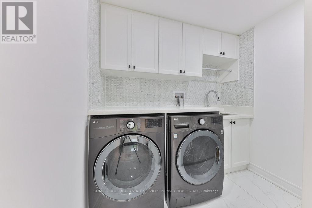 












1003 LAKESHORE ROAD W

,
Oakville,




Ontario
L6L1E7

