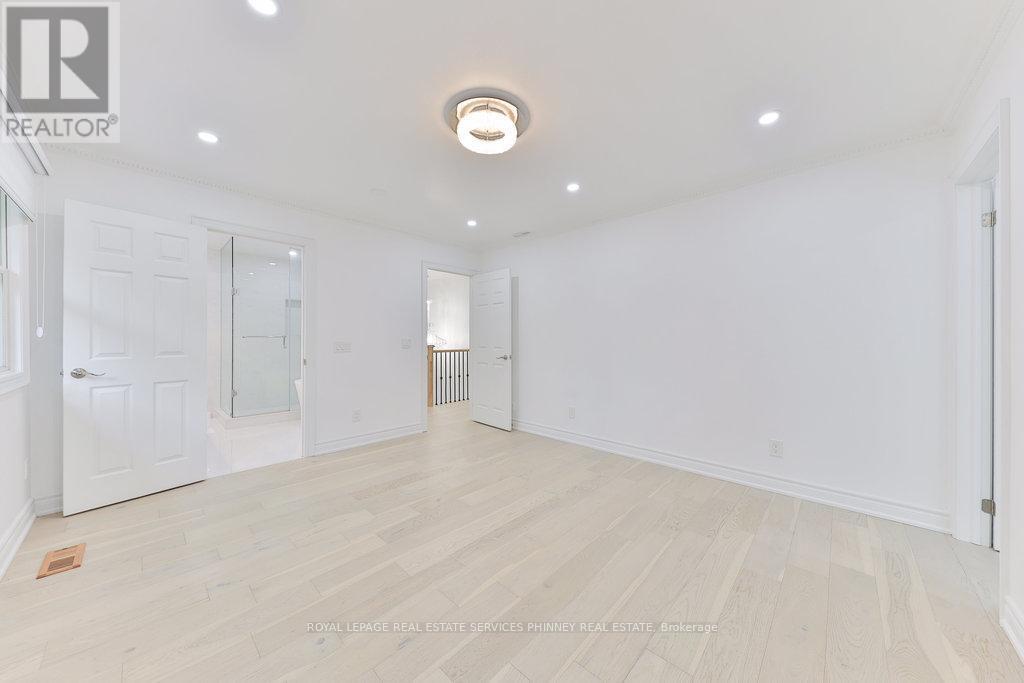 












1003 LAKESHORE ROAD W

,
Oakville,




Ontario
L6L1E7

