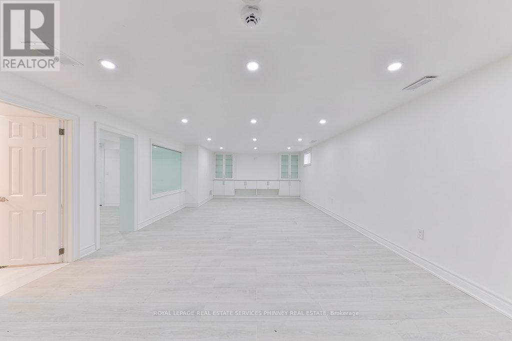 












1003 LAKESHORE ROAD W

,
Oakville,




Ontario
L6L1E7

