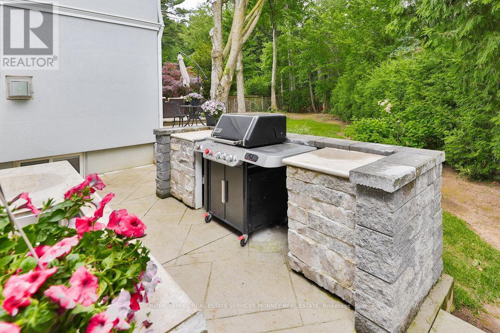 












1003 LAKESHORE ROAD W

,
Oakville,




Ontario
L6L1E7


