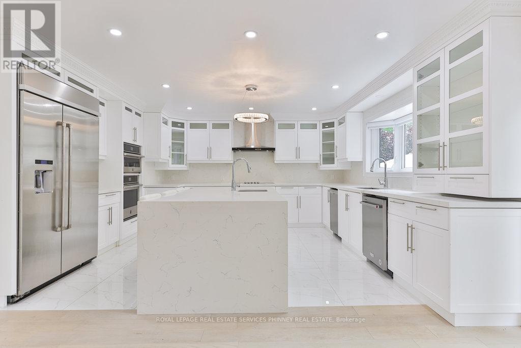 












1003 LAKESHORE ROAD W

,
Oakville,




Ontario
L6L1E7

