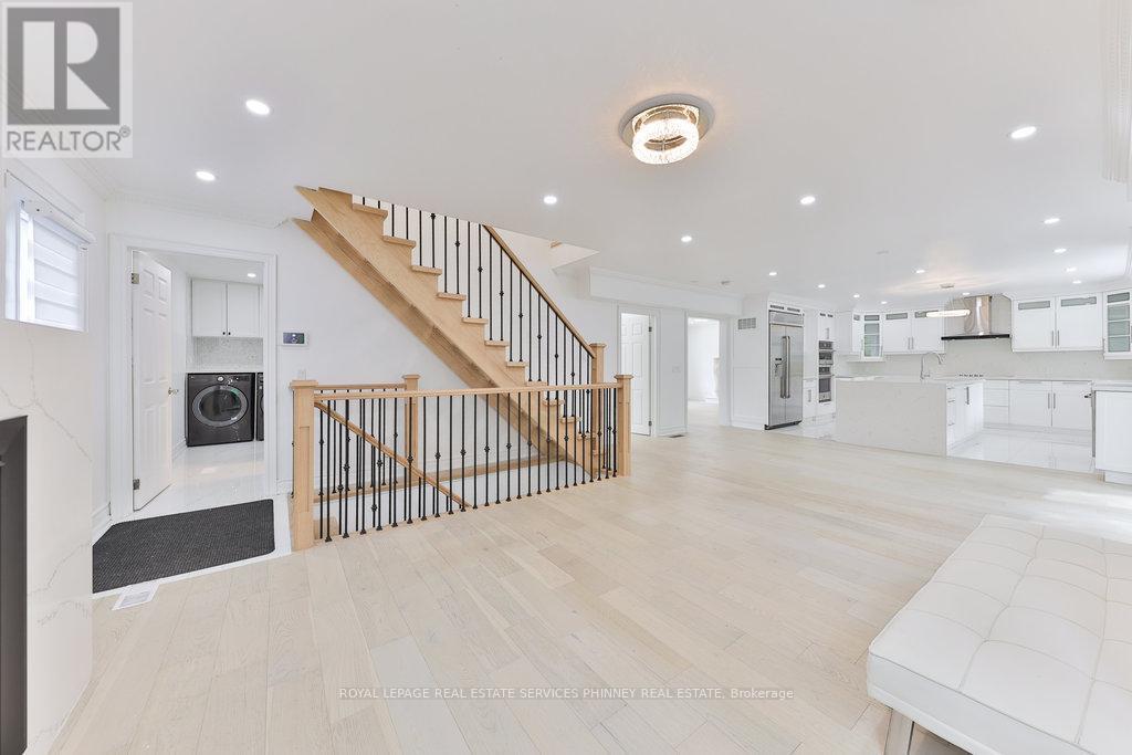 












1003 LAKESHORE ROAD W

,
Oakville,




Ontario
L6L1E7

