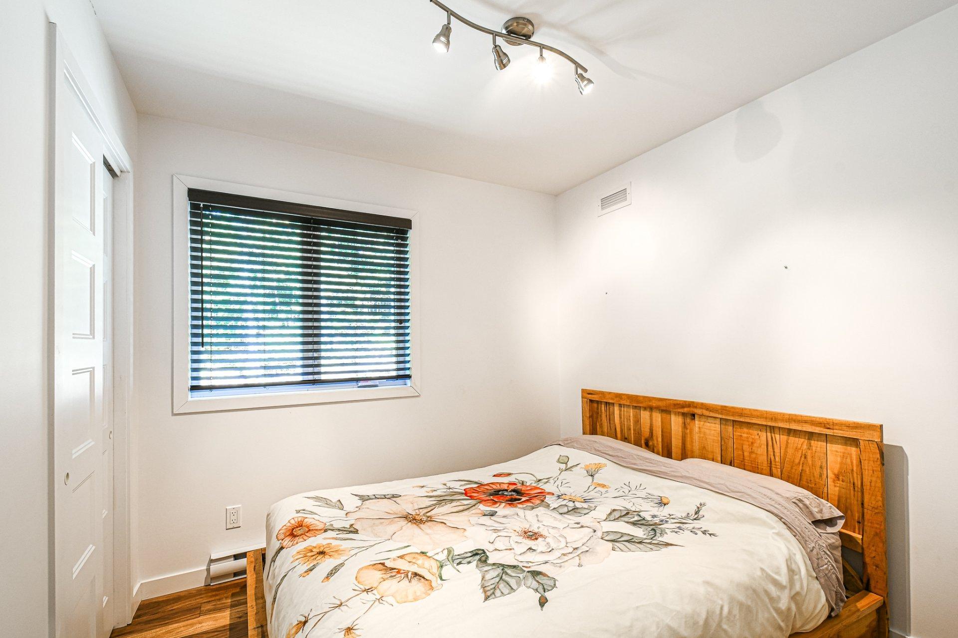 









14


Rue des Trembles

,
Sainte-Marguerite-du-Lac-Masson,




QC
J0T1L0

