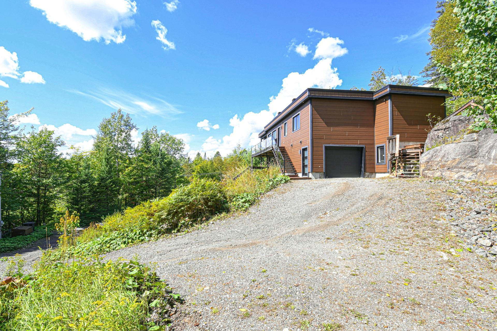 









14


Rue des Trembles

,
Sainte-Marguerite-du-Lac-Masson,




QC
J0T1L0

