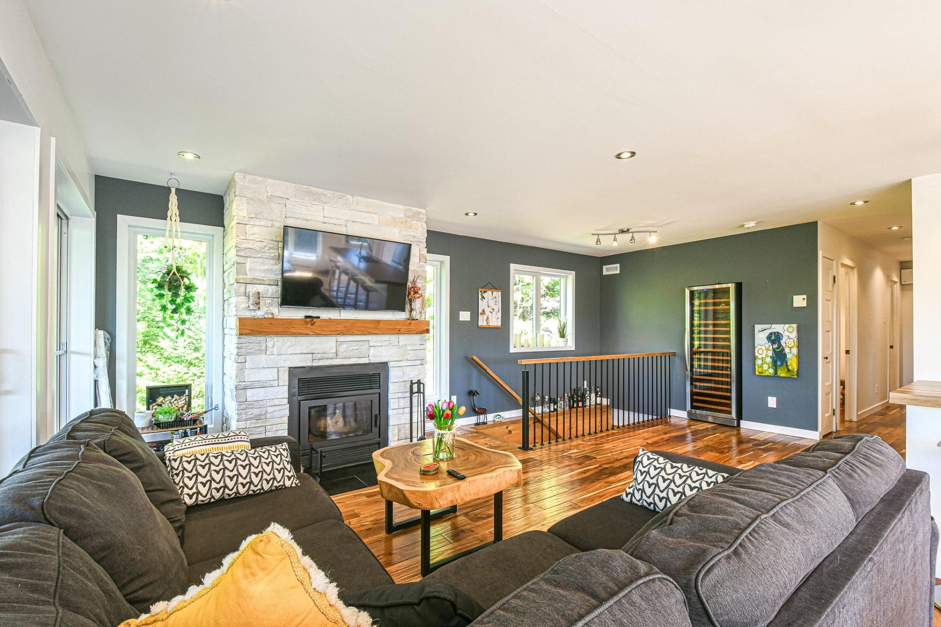 









14


Rue des Trembles

,
Sainte-Marguerite-du-Lac-Masson,




QC
J0T1L0

