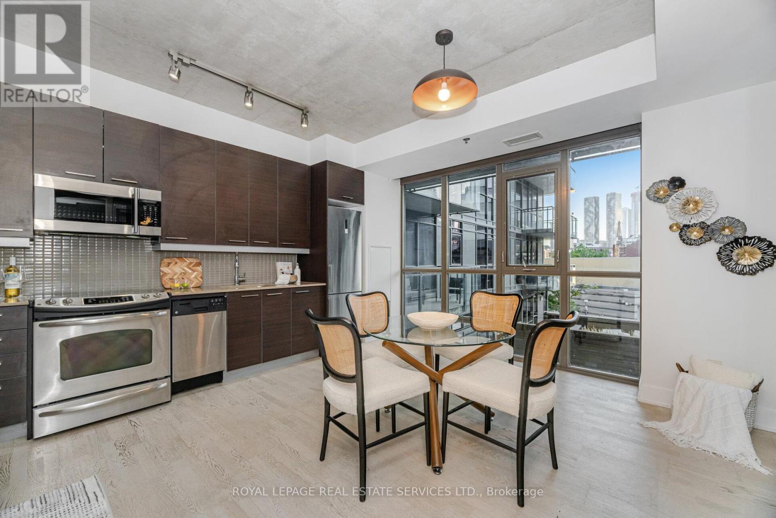 












201 - 90 TRINITY STREET

,
Toronto,




Ontario
M5A0E4

