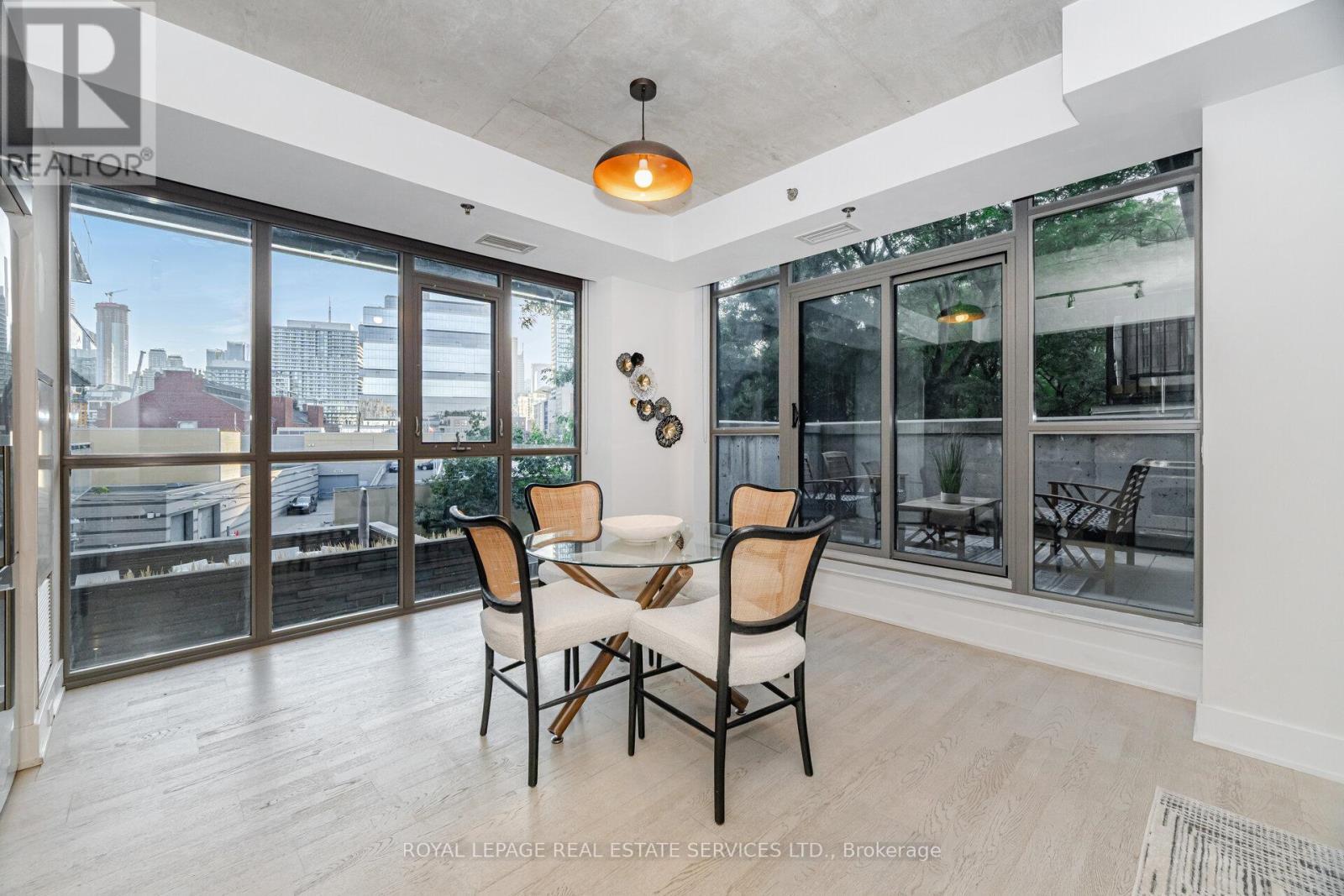 












201 - 90 TRINITY STREET

,
Toronto,




Ontario
M5A0E4

