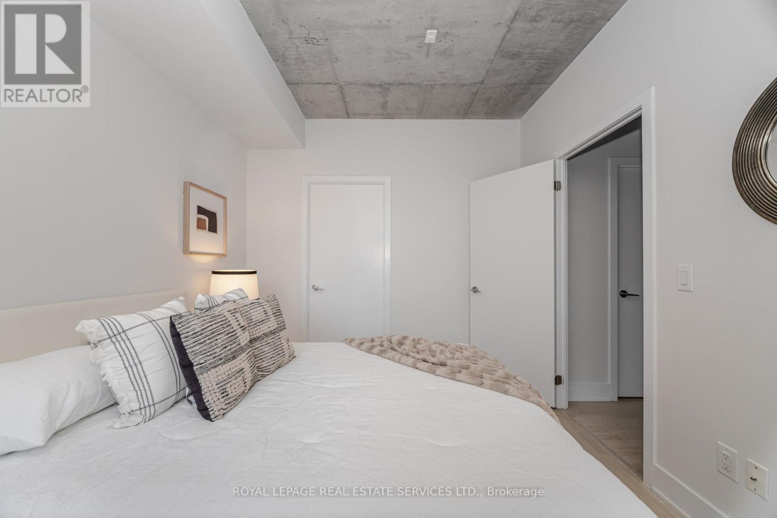 












201 - 90 TRINITY STREET

,
Toronto,




Ontario
M5A0E4

