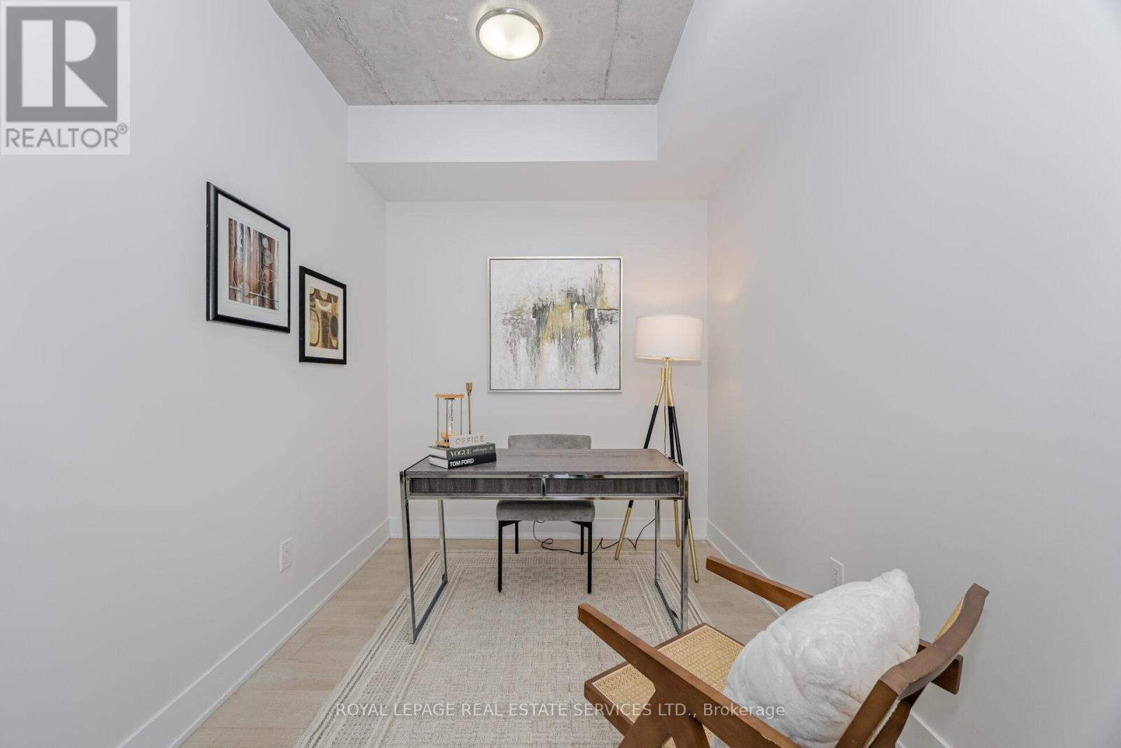 












201 - 90 TRINITY STREET

,
Toronto,




Ontario
M5A0E4

