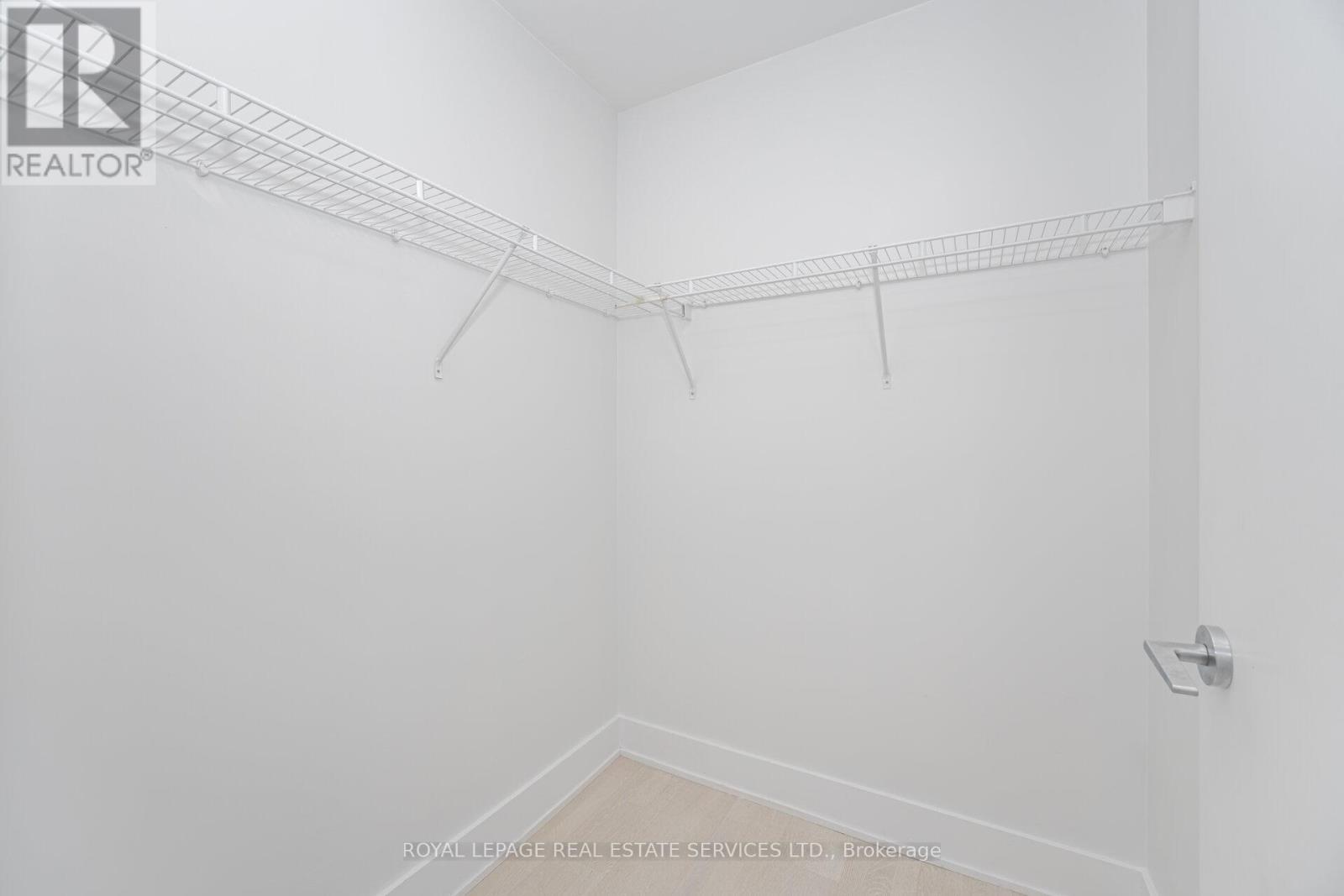 












201 - 90 TRINITY STREET

,
Toronto,




Ontario
M5A0E4

