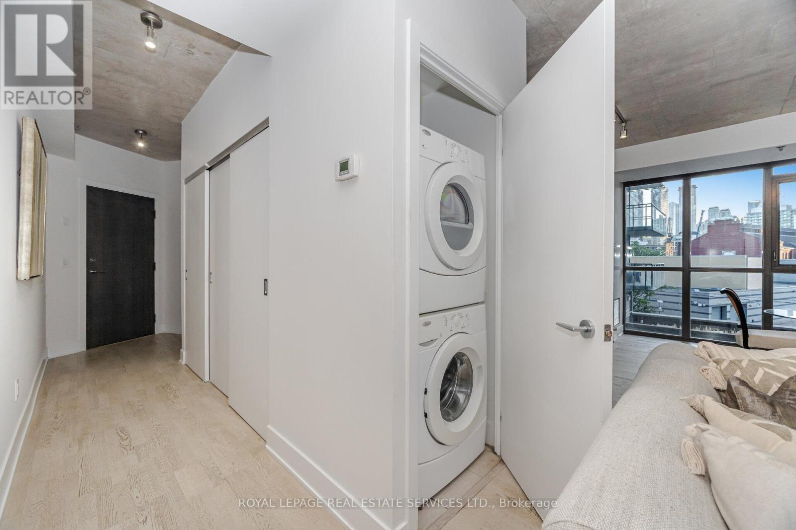 












201 - 90 TRINITY STREET

,
Toronto,




Ontario
M5A0E4

