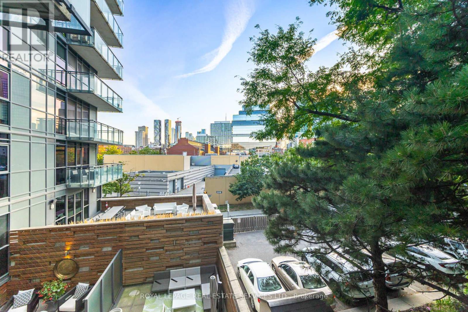 












201 - 90 TRINITY STREET

,
Toronto,




Ontario
M5A0E4

