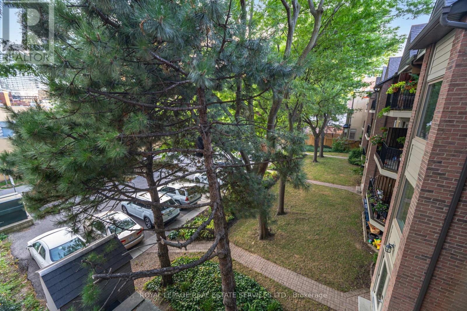 












201 - 90 TRINITY STREET

,
Toronto,




Ontario
M5A0E4

