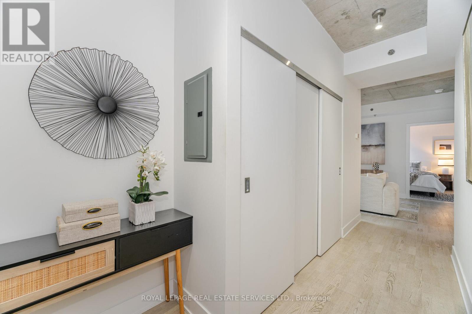 












201 - 90 TRINITY STREET

,
Toronto,




Ontario
M5A0E4

