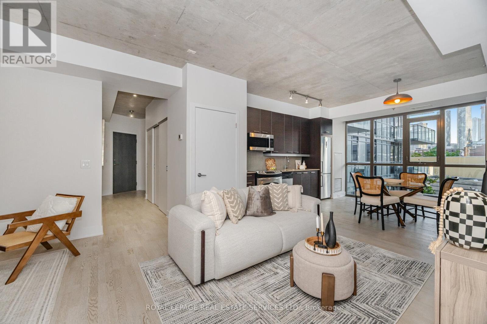 












201 - 90 TRINITY STREET

,
Toronto,




Ontario
M5A0E4

