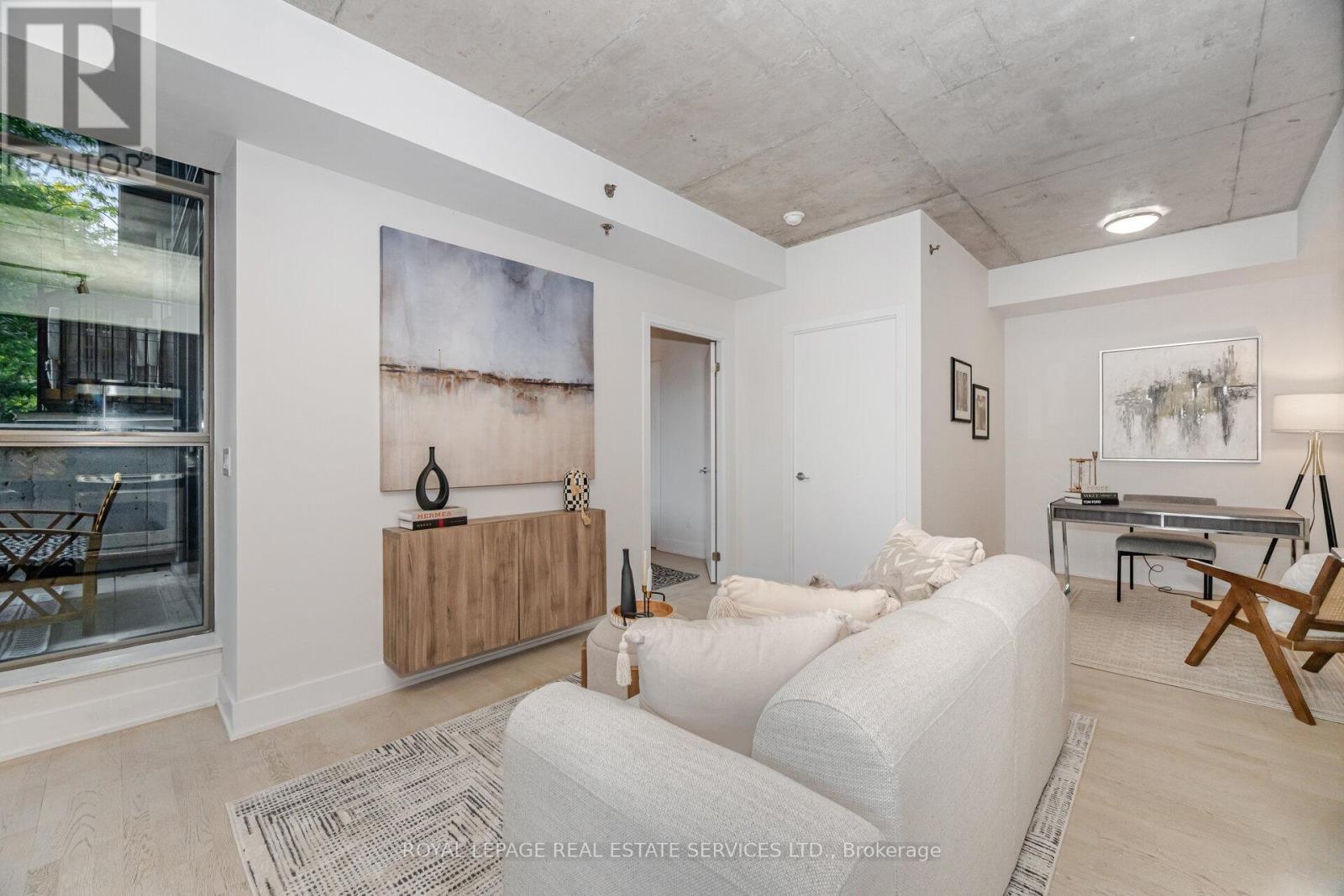 












201 - 90 TRINITY STREET

,
Toronto,




Ontario
M5A0E4

