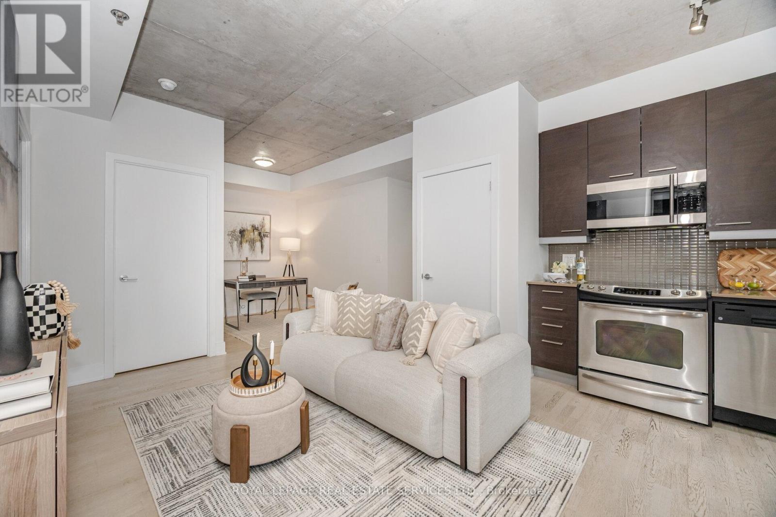 












201 - 90 TRINITY STREET

,
Toronto,




Ontario
M5A0E4

